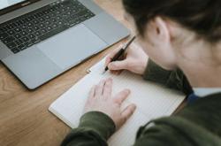 父母受教育程度低的表现及其对子女教育的影响