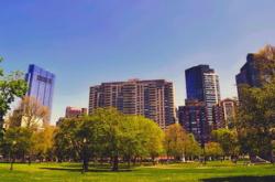 选择孩子上学的城市，教育质量、环境与家庭因素的综合考量